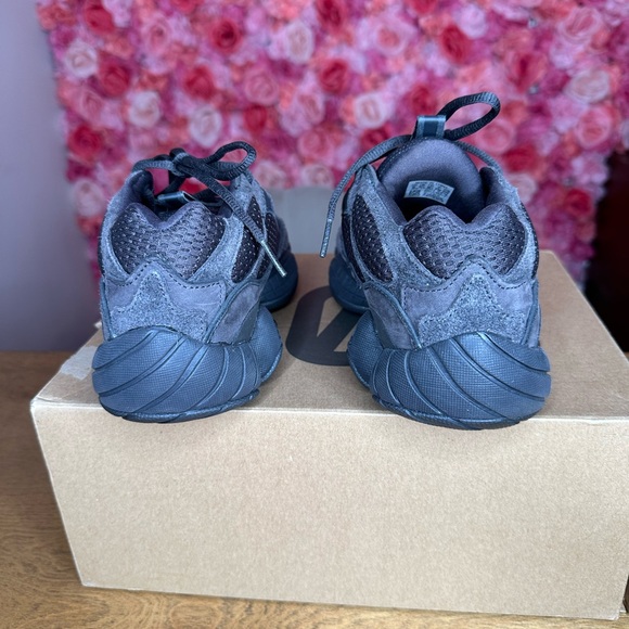 Yeezy 500’s in onyx black suede size 8 - Picture 3 of 12
